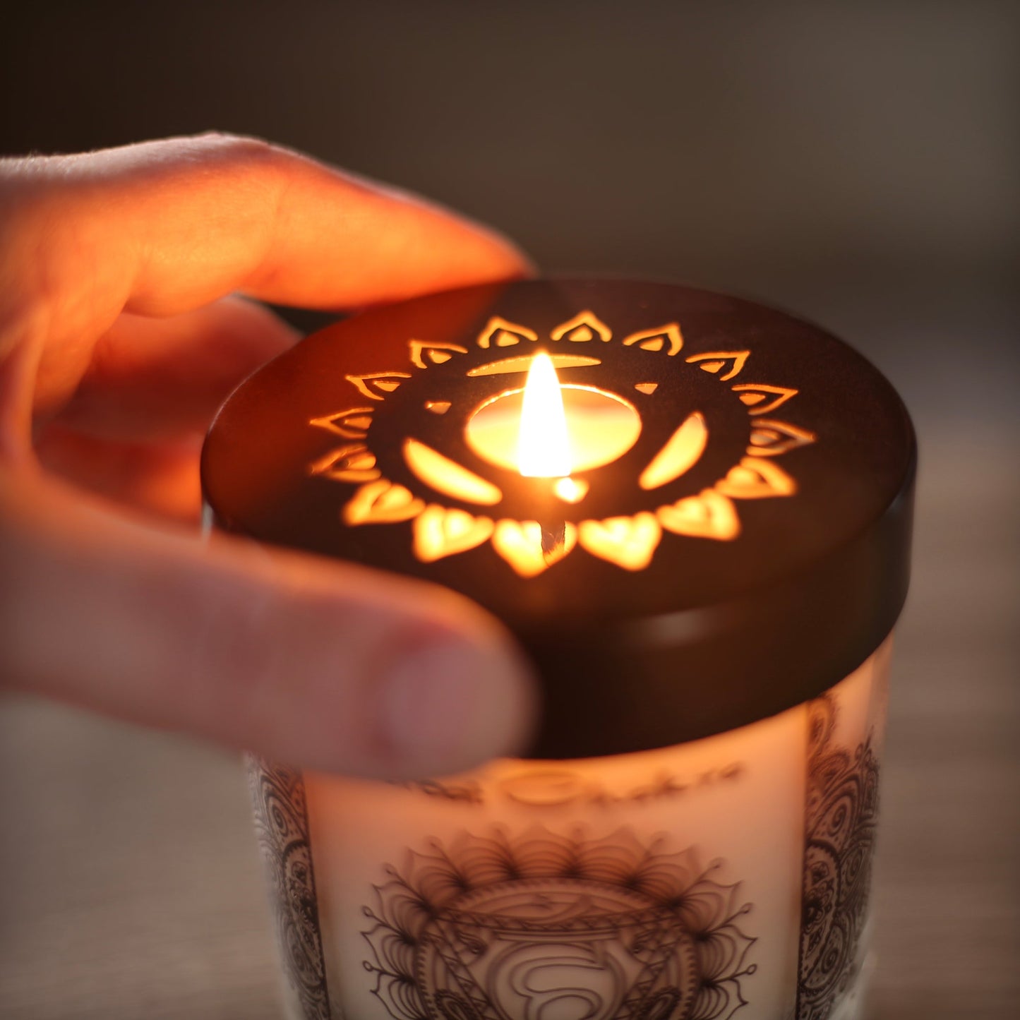 Prabhuji Throat Chakra Vishuddha | Candle for Chakra Meditation Scented with Essential Oils | Woods & Amber | Communication and Wisdom - 10.5oz